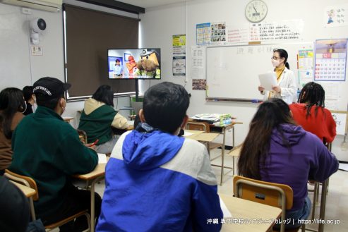 先日、専門学校ライフジュニアカレッジの学生が特別講義を受講しました。特別講義の目的は、火災予防と安全について学生全員に知らせることでした。その日の後半には、緊急避難訓練も行われました。これまでにも、自然災害の緊急事態と備えに関する特別講義が行われました。たくさんの写真が掲載されているように、専門学校ライフジュニアカレッジの学生たちは特別講義に真剣に耳を傾けていました。1