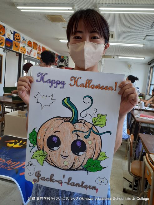 ハッピーハロウィンパーティー（英語特別授業）2023! Special English Class: the Happy Halloween Party 2023!  Okinawa Vocational School Life Jr College 沖縄 専門学校ライフジュニアカレッジ | Halloween decoration Photo 9