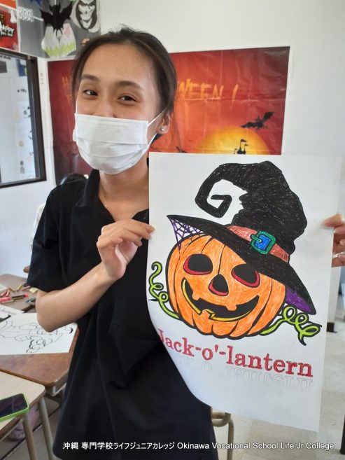 ハッピーハロウィンパーティー（英語特別授業）2023! Special English Class: the Happy Halloween Party 2023!  Okinawa Vocational School Life Jr College 沖縄 専門学校ライフジュニアカレッジ | Halloween decoration Photo 16