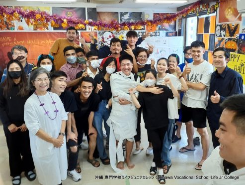 ハッピーハロウィンパーティー（英語特別授業）2023! Special English Class: the Happy Halloween Party 2023!  Okinawa Vocational School Life Jr College 沖縄 専門学校ライフジュニアカレッジ | Photo 11