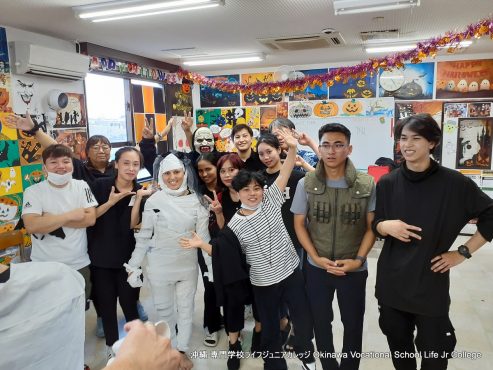 ハッピーハロウィンパーティー（英語特別授業）2023! Special English Class: the Happy Halloween Party 2023!  Okinawa Vocational School Life Jr College 沖縄 専門学校ライフジュニアカレッジ | Photo 10
