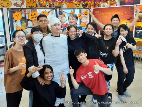 ハッピーハロウィンパーティー（英語特別授業）2023! Special English Class: the Happy Halloween Party 2023!  Okinawa Vocational School Life Jr College 沖縄 専門学校ライフジュニアカレッジ | Photo 1