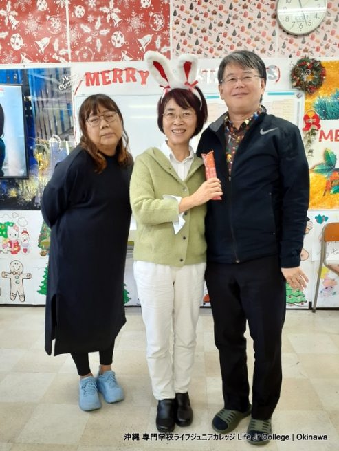 2023年メリークリスマスパーティーは大盛況でした！ The 2023 Merry Christmas Party (Special English Class) was a spectacular party! There was lots of joy, laughter, and fellowship! Merry Christmas to you! STUDENT Game winners 22