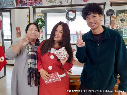 2023年メリークリスマスパーティーは大盛況でした！ The 2023 Merry Christmas Party (Special English Class) was a spectacular party! There was lots of joy, laughter, and fellowship! Merry Christmas to you! STUDENT Game winners 19