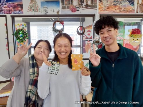 2023年メリークリスマスパーティーは大盛況でした！ The 2023 Merry Christmas Party (Special English Class) was a spectacular party! There was lots of joy, laughter, and fellowship! Merry Christmas to you! STUDENT Game winners 16