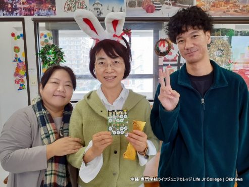 2023年メリークリスマスパーティーは大盛況でした！ The 2023 Merry Christmas Party (Special English Class) was a spectacular party! There was lots of joy, laughter, and fellowship! Merry Christmas to you! STUDENT Game winners 14