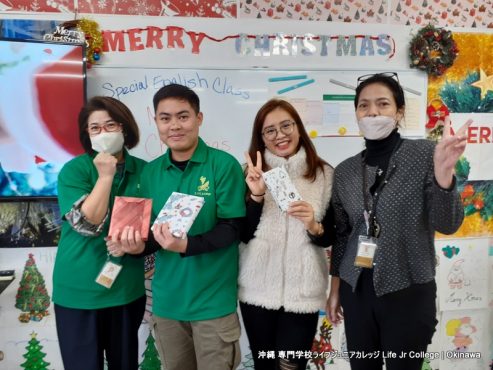 2023年メリークリスマスパーティーは大盛況でした！ The 2023 Merry Christmas Party (Special English Class) was a spectacular party! There was lots of joy, laughter, and fellowship! Merry Christmas to you! STUDENT Game winners 12