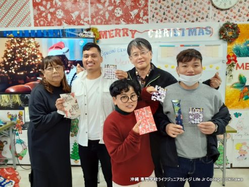 2023年メリークリスマスパーティーは大盛況でした！ The 2023 Merry Christmas Party (Special English Class) was a spectacular party! There was lots of joy, laughter, and fellowship! Merry Christmas to you! STUDENT Game winners 2