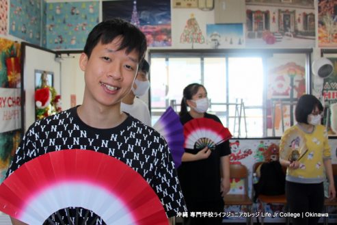 生徒たちは日本文化の授業で日本舞踊を学びました。 International Students learned traditional Japanese dance in their Japanese culture class.  picture 8
