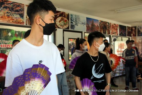 生徒たちは日本文化の授業で日本舞踊を学びました。 International Students learned traditional Japanese dance in their Japanese culture class.  picture 4
