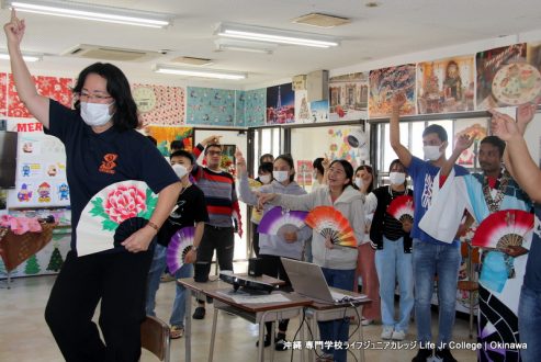 生徒たちは日本文化の授業で日本舞踊を学びました。 International Students learned traditional Japanese dance in their Japanese culture class.  picture 11