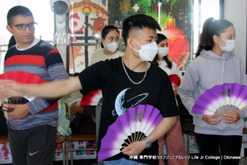 生徒たちは日本文化の授業で日本舞踊を学びました。 International Students learned traditional Japanese dance in their Japanese culture class.  picture 27