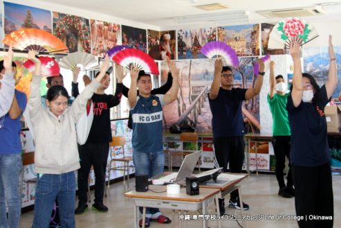 生徒たちは日本文化の授業で日本舞踊を学びました。 International Students learned traditional Japanese dance in their Japanese culture class.  picture 13
