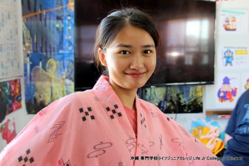 生徒たちは日本文化の授業で日本舞踊を学びました。 International Students learned traditional Japanese dance in their Japanese culture class.  picture 39