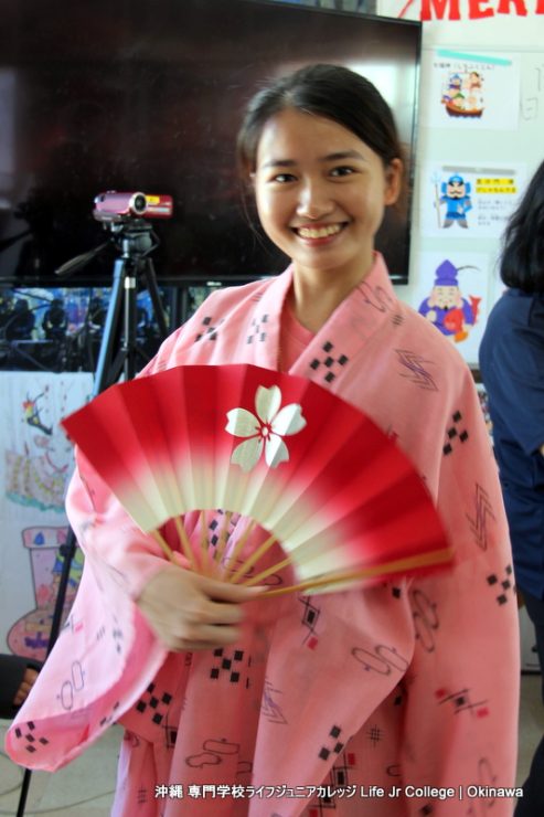 生徒たちは日本文化の授業で日本舞踊を学びました。 International Students learned traditional Japanese dance in their Japanese culture class.  picture 43