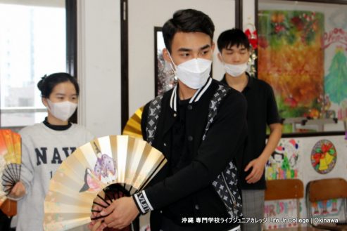 生徒たちは日本文化の授業で日本舞踊を学びました。 International Students learned traditional Japanese dance in their Japanese culture class.  picture 28