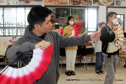 生徒たちは日本文化の授業で日本舞踊を学びました。 International Students learned traditional Japanese dance in their Japanese culture class.  picture 31