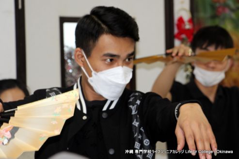 生徒たちは日本文化の授業で日本舞踊を学びました。 International Students learned traditional Japanese dance in their Japanese culture class.  picture 34