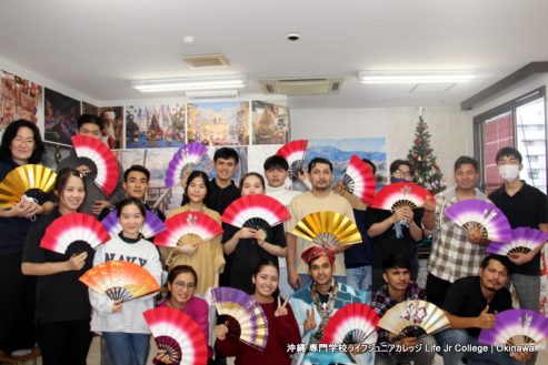 生徒たちは日本文化の授業で日本舞踊を学びました。 International Students learned traditional Japanese dance in their Japanese culture class.  picture 4