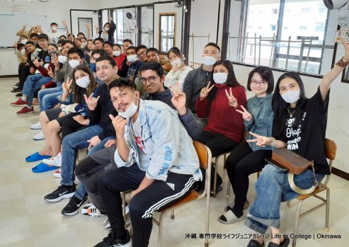 本日（02/14）は専門学校ライフジュニアカレッジの2年生の授業最終日でした。Today was the final day of classes for the 2nd Year students here at vocational school LIFE Jr College. These students will be graduating very soon! Good job!  1