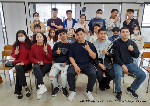 本日(02/14)は専門学校ライフジュニアカレッジの2年生の授業最終日でした。Today was the final day of classes for the 2nd Year students here at vocational school LIFE Jr College. These students will be graduating very soon! Good job! 3