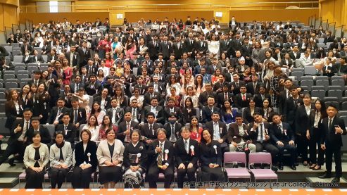 2024年度卒業生の皆さん、おめでとうございます!! できたね!Congratulations to all the 2024 graduates at LIFE Jr College vocational school! Class students, teachers, and guests group photo