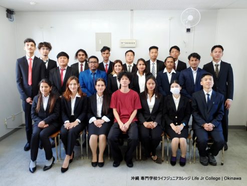 2024年度が始まりました! 入学式 ・1年生オリエンテーション 4月3日(水) 1st Year Tourism Hotel Course Class B group photo