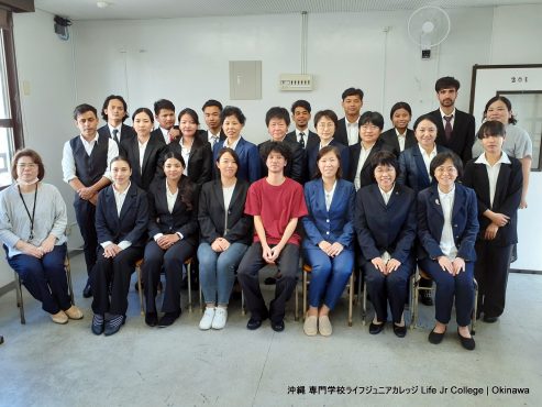 2024年度が始まりました! 入学式 ・1年生オリエンテーション 4月3日(水) 1st Year Tourism Hotel Course Class A group photo