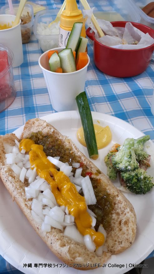 7月4日 一般生徒クラス活動 (2024) US Independence Day Hot Dog Lunch Party hot dog topping and side dishes 