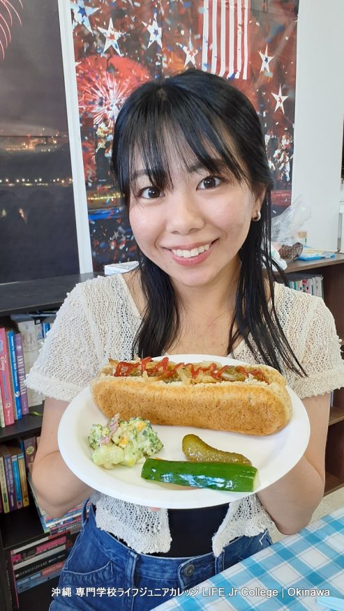 7月4日 一般生徒クラス活動 (2024) US Independence Day Hot Dog Lunch Party hot dog with topping and side dishes general student H.A-san