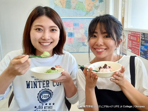 アイスクリームサンデーパーティー（一般生徒の授業活動）！おいしくて楽しい！ Ice Cream Sundae Party (General Students Class Activity)! So much fun! students posing 