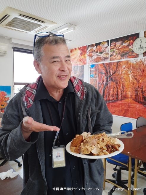 日本人学生のホームルームクラス活動「インターナショナルフードパーティー」は大成功でした！ Japanese students' homeroom class activity "The International Food Party" was a great success! Food1