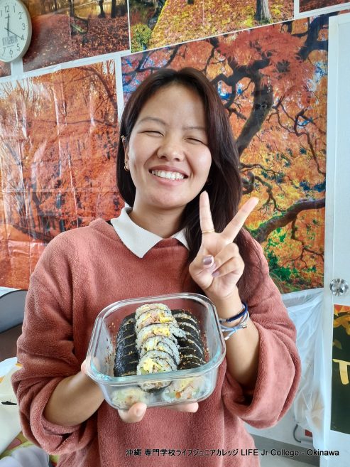 日本人学生のホームルームクラス活動「インターナショナルフードパーティー」は大成功でした！ Japanese students' homeroom class activity "The International Food Party" was a great success! Food11