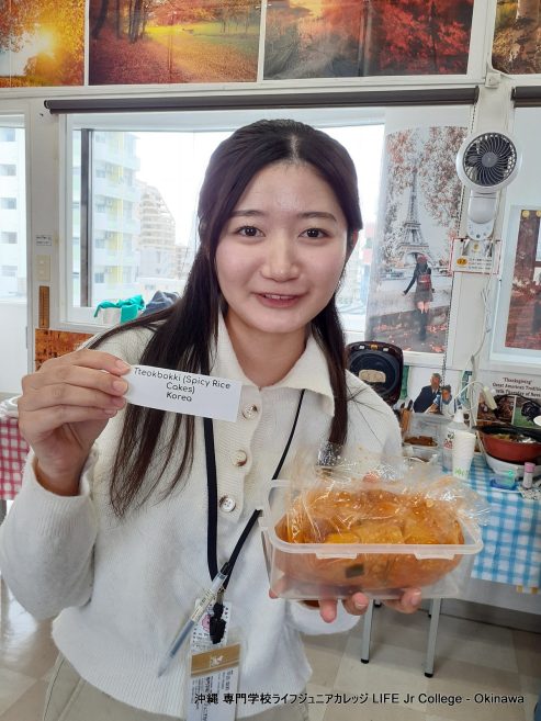 日本人学生のホームルームクラス活動「インターナショナルフードパーティー」は大成功でした！ Japanese students' homeroom class activity "The International Food Party" was a great success! Food9