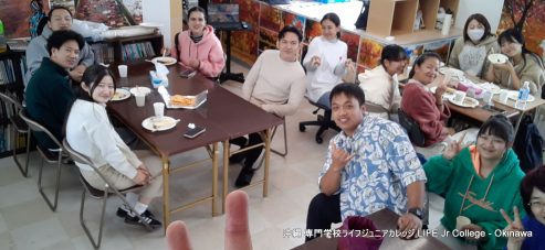 日本人学生のホームルームクラス活動「インターナショナルフードパーティー」は大成功でした！ Japanese students' homeroom class activity "The International Food Party" was a great success! Classroom