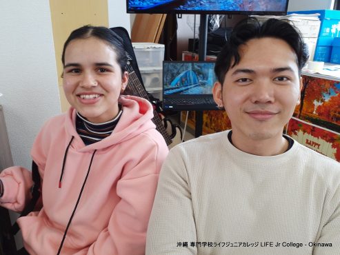 日本人学生のホームルームクラス活動「インターナショナルフードパーティー」は大成功でした！ Japanese students' homeroom class activity "The International Food Party" was a great success! Enjoying1