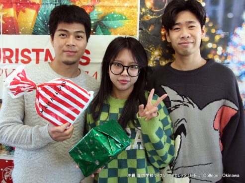 12月25日（水）メリークリスマスパーティー（英語特別授業） Merry Christmas Party 2024 🎅
アップデート：

2024年のメリークリスマスパーティー（特別英語クラス）は、全員にとって間違いなく楽しい時間でした。ほとんどの日本人学生と留学生にとって、このパーティーは人生初のクリスマスのお祝い体験でした。2024年のメリークリスマスパーティーを学生に大好評にするために協力してくれた英語科主任のマーク・ピカード氏、その他の英語教師、担任教師に心から感謝します。専門学校ライフジュニアカレッジの私たち全員が、皆さんがメリークリスマスと2025年の幸せな新年を過ごされることを心から願っています。

このブログ投稿には厳選した写真をアップロードしましたが、専門学校ライフジュニアカレッジの Facebook ページと Instagram アカウントでは 1,000 枚以上の写真がご覧いただけます。ぜひご覧ください。そして、「いいね」「シェア」「フォロー」を忘れずにお願いします。いつもありがとうございます!

ENGLISH:

The 2024 Merry Christmas Party (Special English Class) was certainly a merry time for all. For most of the Japanese students and International students, this party was their first Christmas celebration experience ever. Much appreciation to Mark Pickard, English Department Chief, other English teachers, and homeroom teachers for helping to make the 2024 Merry Christmas Party such a big hit with the students. All of us LIFE Jr College truly hope you have a very Merry Christmas and the happiest of New Year's in 2025!

A selection of photos have been uploaded to this blog post. However, you can view over 1,000 photographs on the LIFE Jr College Facebook Page and the Instagram Account. Please check out those photos. And, please remember to "Like" "Share" and "Follow". Much appreciation as always!
2