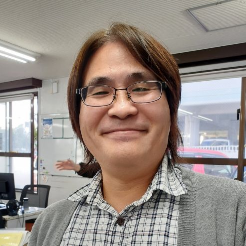 専門学校ライフジュニアカレッジの2025年度の教員陣をご紹介します！

専門学校ライフジュニアカレッジは、2025年度の教職員をご紹介できることを大変誇りに思っています。管理職、教員、そしてスタッフ全員が、専門学校ライフジュニアカレッジの学生の皆様をサポートするためにここにいます。専門学校ライフジュニアカレッジは2014年の開校以来、日本人学生と留学生の両方を教育し、サポートしてきました。私たち一同、2025年度が素晴らしい学年になることを楽しみにしています！皆で力を合わせ、頑張りましょう！




ENGLISH: 

Please meet the teachers at vocational school Life Jr College teachers for 2025!

Vocational school Life Jr College is very proud to introduce to you the 2025 faculty and staff. All of these administrators, teachers and staff are here to help all of the students at vocational school Life Jr College. Since 2014, vocational school Life Jr College has been educating and supporting both Japanese students and International students. All of us are looking forward to wonderful academic year in 2025! Let's all try to do our very best! Faculty and Staff 16