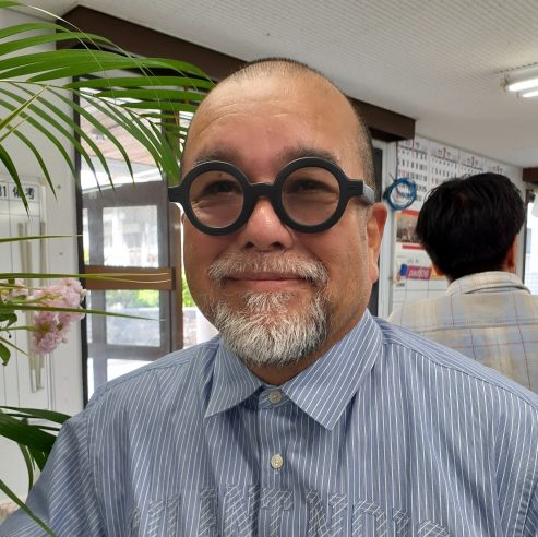 専門学校ライフジュニアカレッジの2025年度の教員陣をご紹介します！

専門学校ライフジュニアカレッジは、2025年度の教職員をご紹介できることを大変誇りに思っています。管理職、教員、そしてスタッフ全員が、専門学校ライフジュニアカレッジの学生の皆様をサポートするためにここにいます。専門学校ライフジュニアカレッジは2014年の開校以来、日本人学生と留学生の両方を教育し、サポートしてきました。私たち一同、2025年度が素晴らしい学年になることを楽しみにしています！皆で力を合わせ、頑張りましょう！




ENGLISH: 

Please meet the teachers at vocational school Life Jr College teachers for 2025!

Vocational school Life Jr College is very proud to introduce to you the 2025 faculty and staff. All of these administrators, teachers and staff are here to help all of the students at vocational school Life Jr College. Since 2014, vocational school Life Jr College has been educating and supporting both Japanese students and International students. All of us are looking forward to wonderful academic year in 2025! Let's all try to do our very best! Faculty and Staff 23