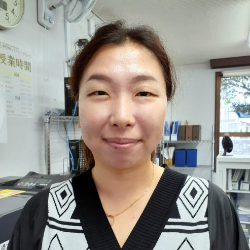 専門学校ライフジュニアカレッジの2025年度の教員陣をご紹介します！

専門学校ライフジュニアカレッジは、2025年度の教職員をご紹介できることを大変誇りに思っています。管理職、教員、そしてスタッフ全員が、専門学校ライフジュニアカレッジの学生の皆様をサポートするためにここにいます。専門学校ライフジュニアカレッジは2014年の開校以来、日本人学生と留学生の両方を教育し、サポートしてきました。私たち一同、2025年度が素晴らしい学年になることを楽しみにしています！皆で力を合わせ、頑張りましょう！




ENGLISH: 

Please meet the teachers at vocational school Life Jr College teachers for 2025!

Vocational school Life Jr College is very proud to introduce to you the 2025 faculty and staff. All of these administrators, teachers and staff are here to help all of the students at vocational school Life Jr College. Since 2014, vocational school Life Jr College has been educating and supporting both Japanese students and International students. All of us are looking forward to wonderful academic year in 2025! Let's all try to do our very best! Faculty and Staff 17