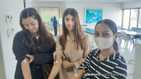 2026/05/15(金)健康診断 Annual Health Check-up
専門学校ライフジュニアカレッジ LIFE Jr College の生徒たちは、那覇市医師会生活習慣病検診センターで年次健康診断を受けました。
那覇市医師会での検査は非常にスムーズに進み、ほとんどの生徒が30~40分程度で健康診断を終えることができました。
当初の予定通りに健康診断を受けられなかった生徒は、既に再予約が済んでいます。再予約の日程については、担任の先生にご相談ください。
健康診断の結果は数週間後に判明します。結果によっては、追加の診察が必要となる生徒もいるかもしれません。そのような生徒は、担任の先生または事務室にご相談ください。
年次健康診断の目的は、早期発見と予防医療を提供することです。皆で力を合わせて、より健康で充実した生活を送りましょう。